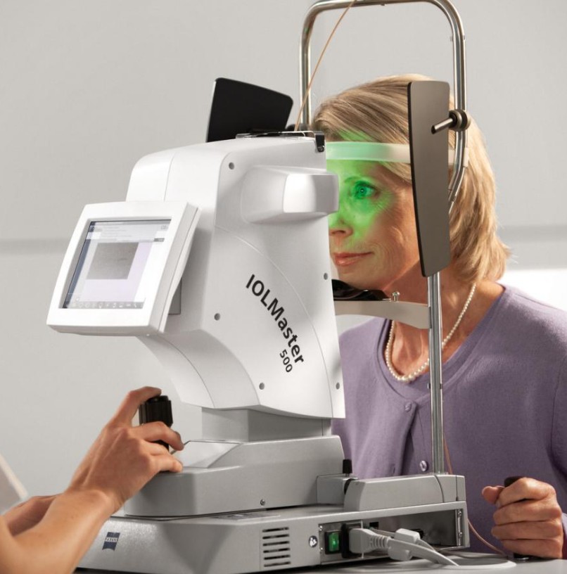 #Zeiss IOLMaster 500: Revolutionizing Optical Biometry for Precision Eye Measurements and Enhanced Surgical Outcomes